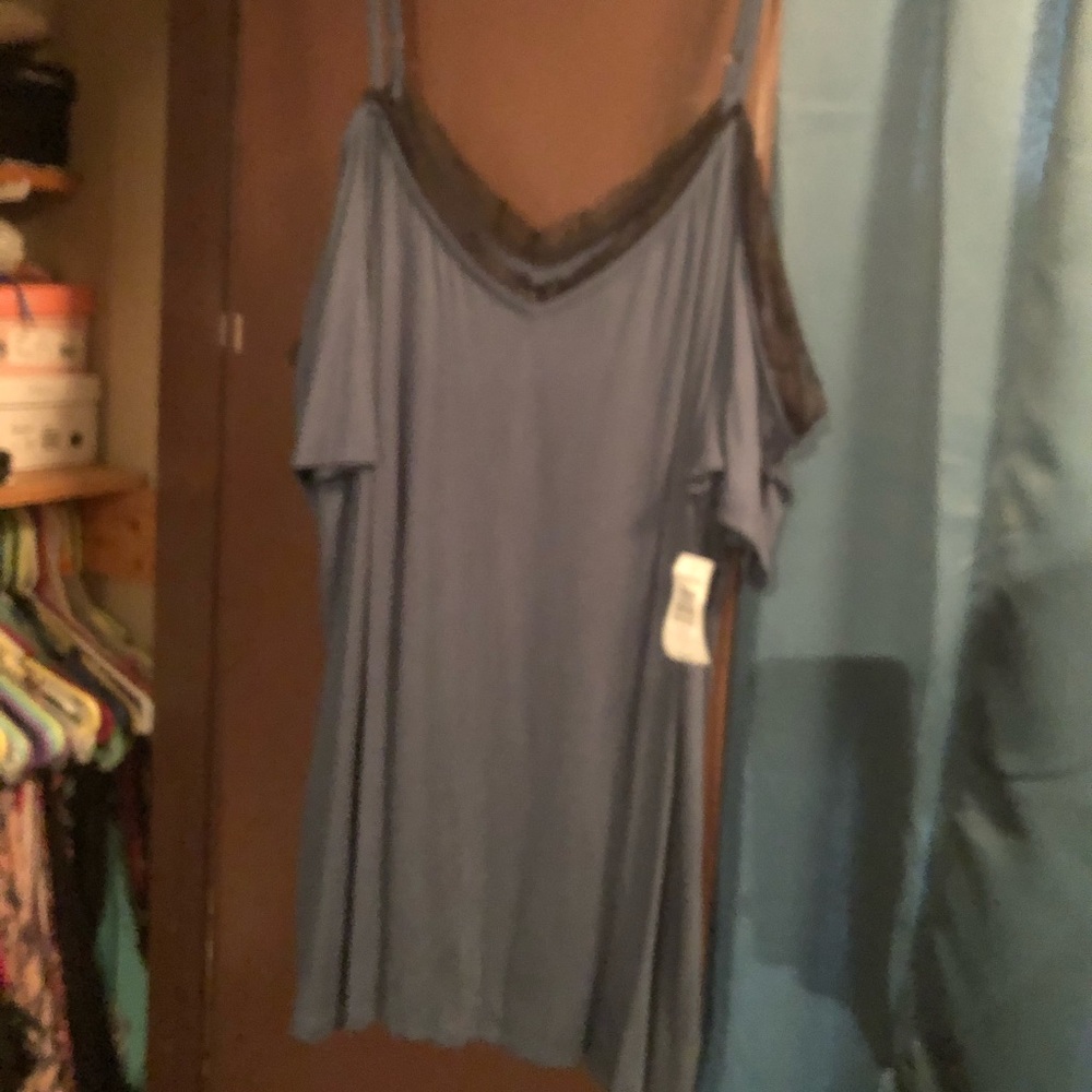 Torrid - cold shoulder top - Size 5